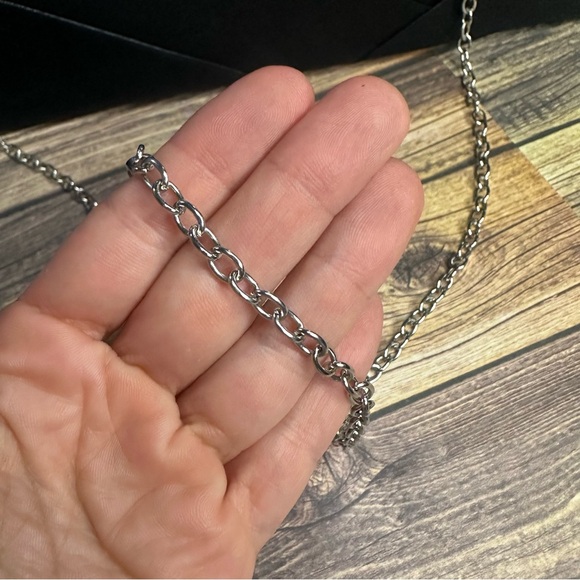 EUC Elegant Black Clutch with Chain Strap for Bridesmaid or Special Occasion - Picture 12 of 14